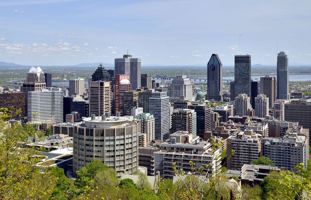 1280px-Montreal_-_QC_-_Skyline Planbox Innovation Center